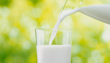 生鲜乳价再次微跌,4月苜蓿进口继续增长